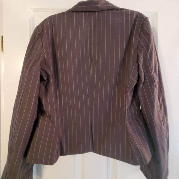 CAbi Women's Gray Pinstripe Blazer, Style #395, Sz 6, EUC - Picture 2 of 4